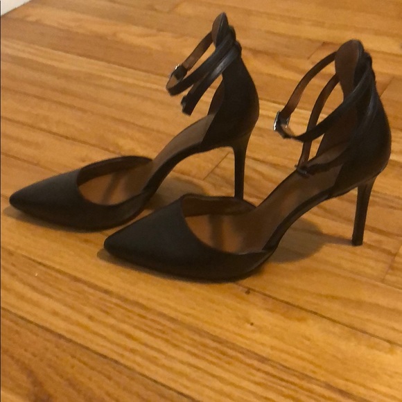 Halston Shoes - Halston heels. Black. 7.5
